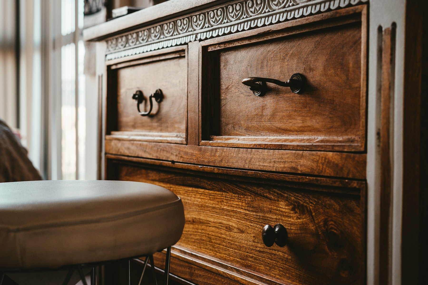 Commode en bois massif
